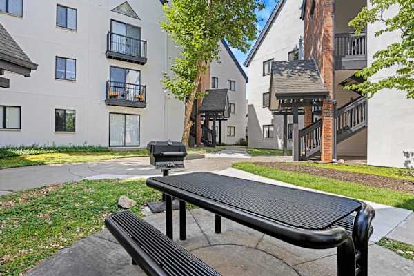 Picnic area at Avia Apartments on College Blvd (Overland Park), Overland Park, KS, 66210